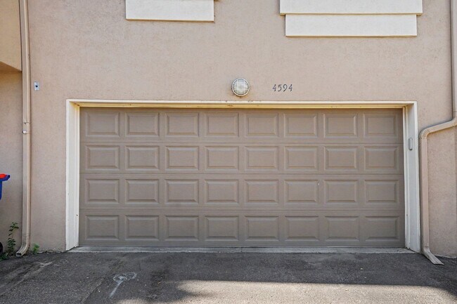 Building Photo - Beautiful 2BR Townhome in Gated Community with 2-Car Garage