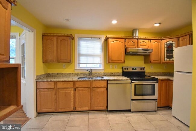 Building Photo - 7804 Ridgewood Dr