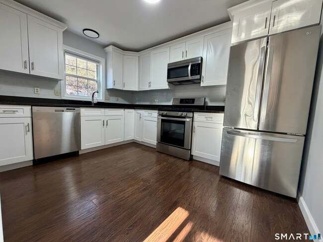 Building Photo - 154 E Main St