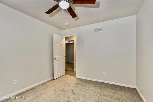 Building Photo - 9104 Royal Oak Dr