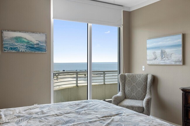 Building Photo - 2060 Beach Blvd