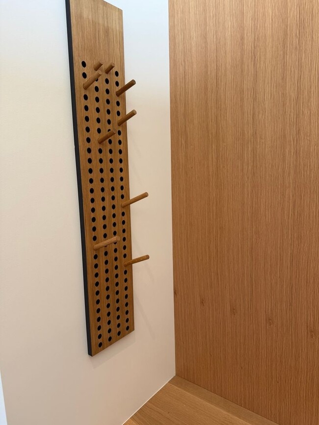 Building Photo - Silver Maple Stunning