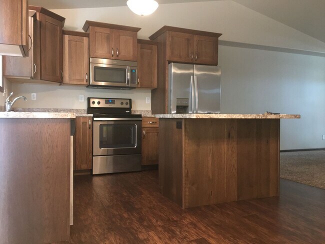 Building Photo - 3 Bed 2 Bath Twin Home