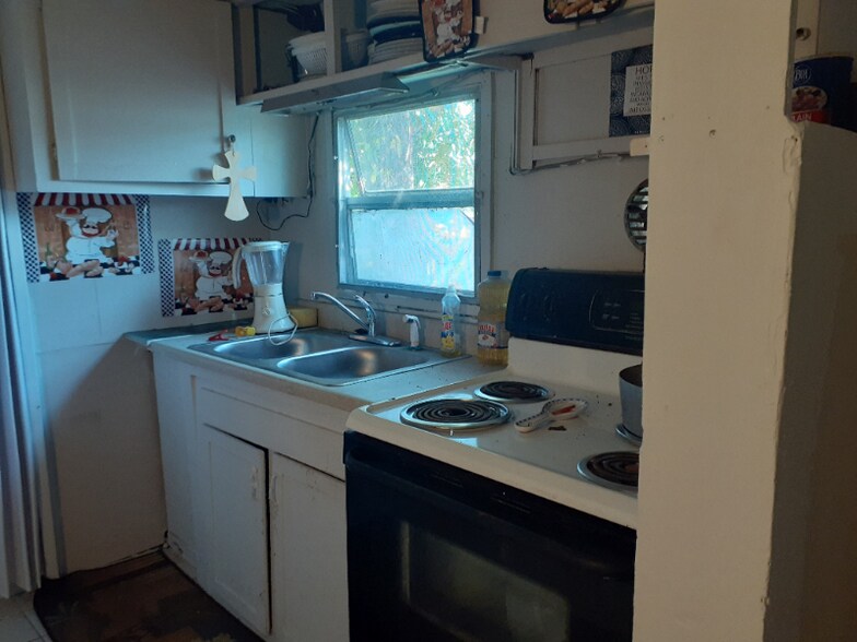 Building Photo - 5728 4th St