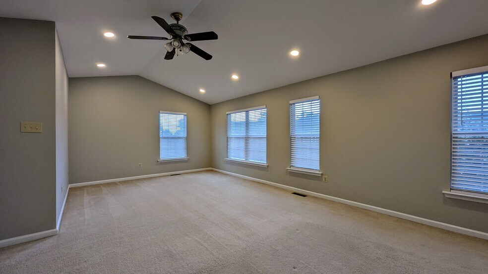 Building Photo - 441 Nottingham Ln