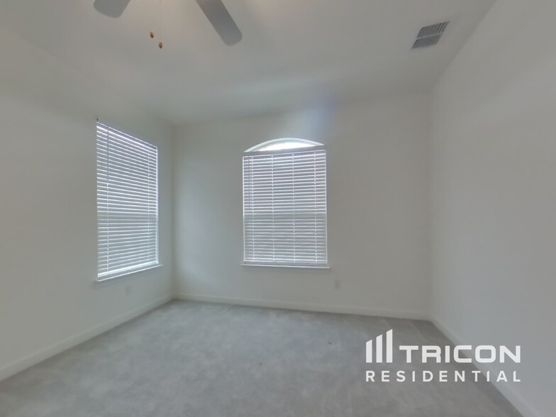 Building Photo - 2701 Brushy Lk Dr