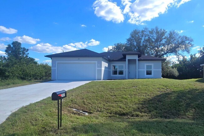 Primary Photo - Brand new 3bed+2bath+ 2car garage, with a ...