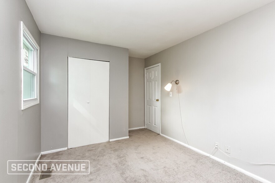 Building Photo - 3728 N Brentwood Ave
