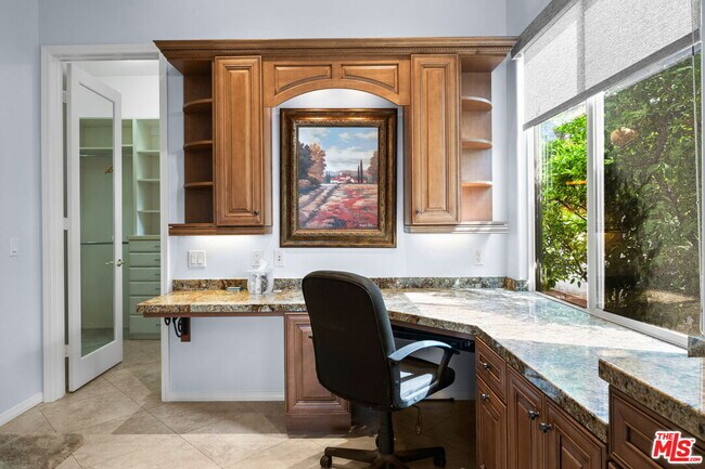Building Photo - 56645 Mountain View