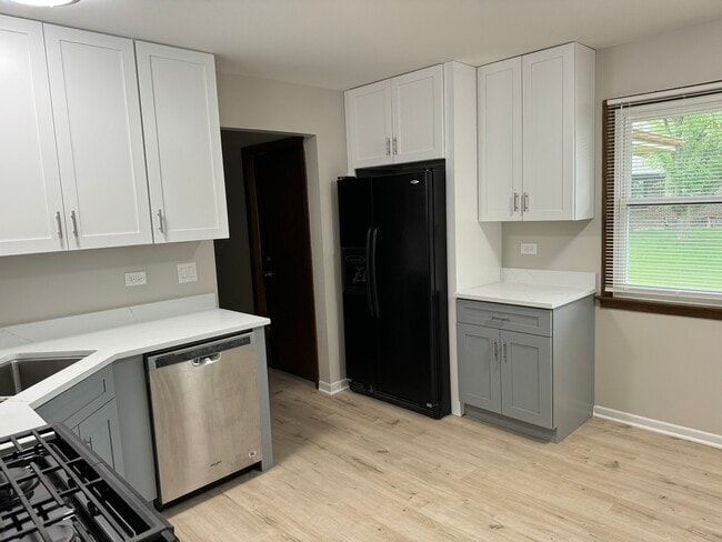 Building Photo - 8456 Dixon Ct