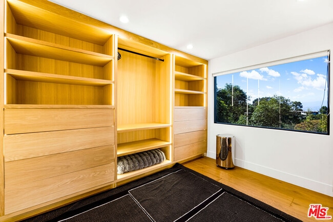Building Photo - 7317 Caverna Dr