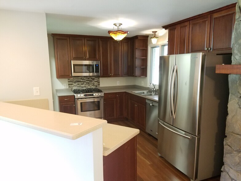 Kitchen. - 665 Harpeth Bend Dr