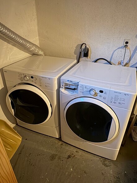 Building Photo - 92 Sylvia St