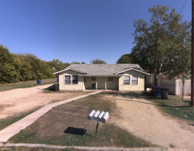 Primary Photo - 2 br, 1 bath Duplex - 2510 Seminole St Dup...