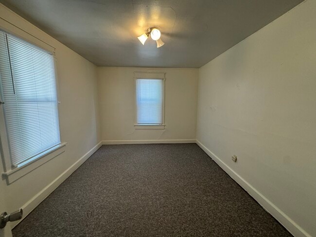 Building Photo - 501 E 1st St