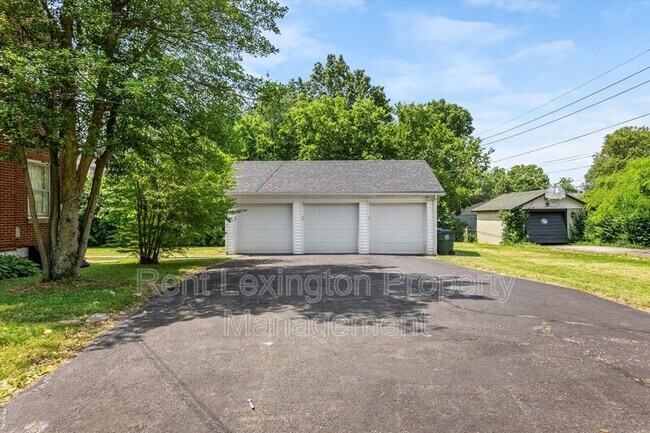Building Photo - 1901 Nicholasville Rd