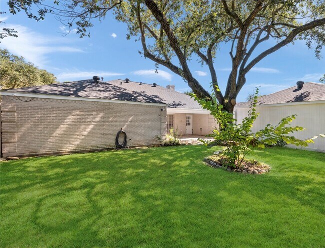 Building Photo - 9418 Brooding Oak Cir