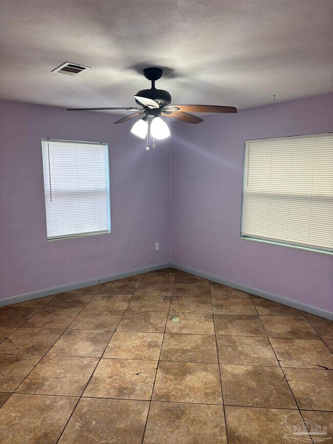 Building Photo - 425 Rentz Ave