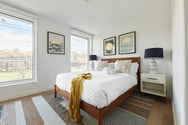 Building Photo - 1b Marshall Dr