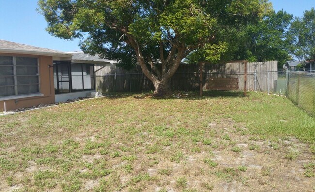 Building Photo - 7827 Monarda Dr