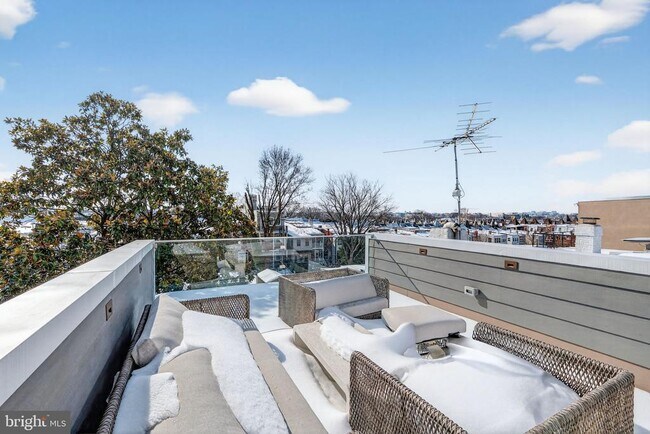 Building Photo - 32 Adams St NW