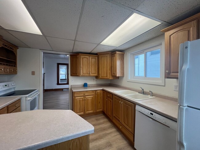 Building Photo - Click the “Apply Now” button or email wapmrentals@gmail.com for a prompt response.