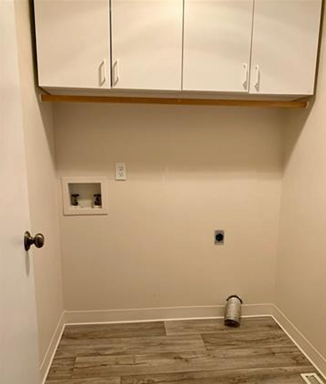Building Photo - Great Single Family Home In Quiet Neighbor...
