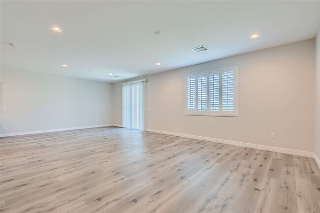 Building Photo - Gorgeous 2019 Build Home with Beautifully Landscaped Backyard! (COMING SOON)