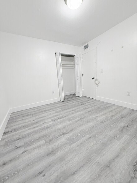 Building Photo - 145 SW 30th Ct