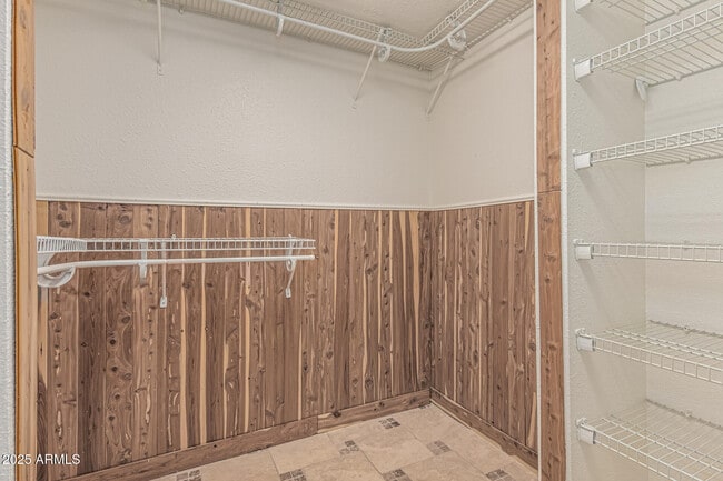 Building Photo - 7714 E Wilshire Dr