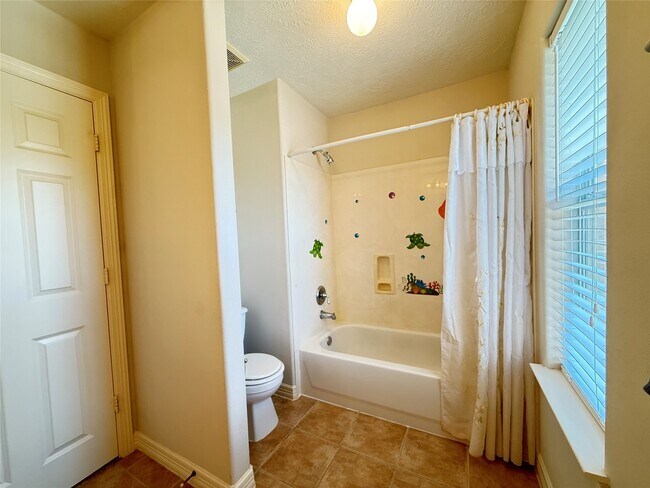 Building Photo - 4027 Park Thicket