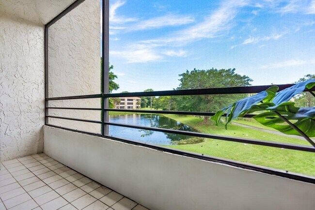 Building Photo - 7508 La Paz Blvd