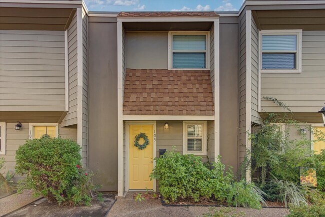 Building Photo - 424 15th St