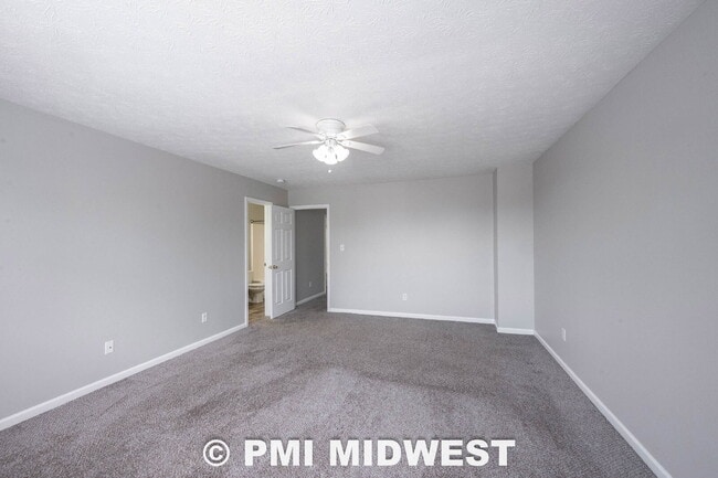 Building Photo - Great 3 Bedroom 2.5 Bathroom Home on the upper east side of Indy!