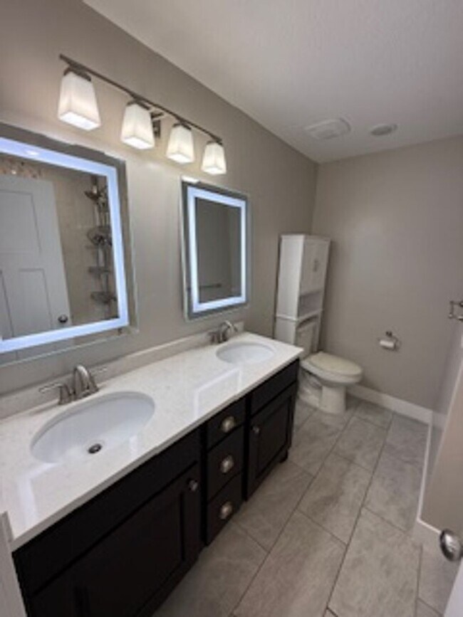 Building Photo - Gorgeous 6-bedroom, 4-bathroom in Charming Salem