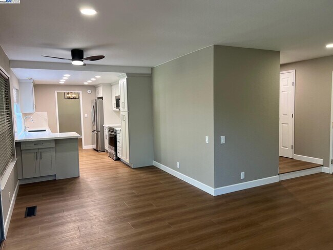 Building Photo - 4919 Mohr Ave