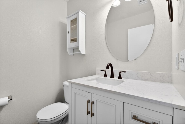Building Photo - 41628 W Hillman Dr