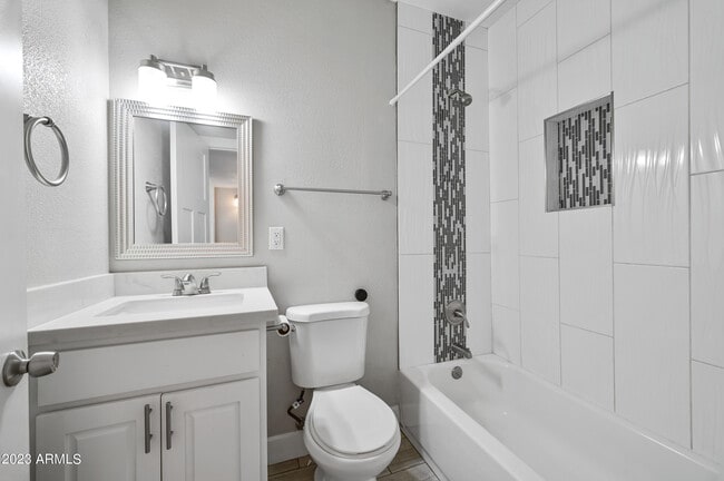 Building Photo - 1145 E Henry St