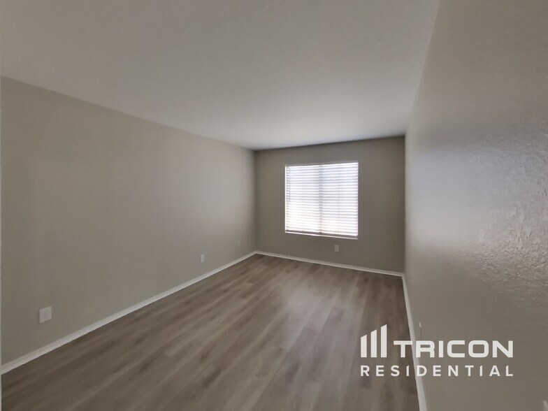 Building Photo - 12320 W Edgemont Ave