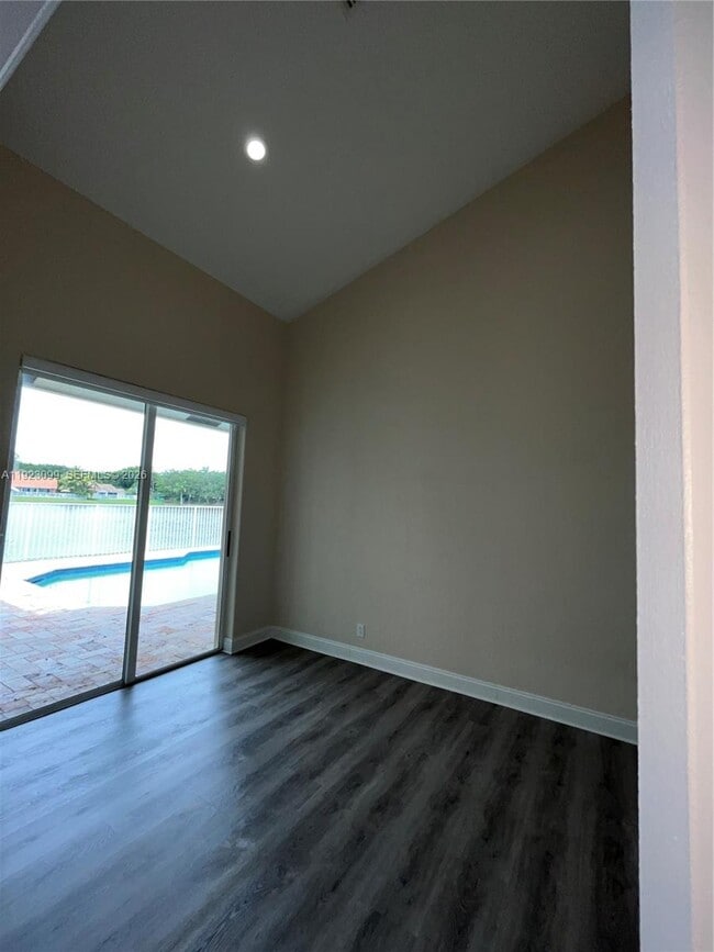 Building Photo - 1127 Laguna Springs Dr