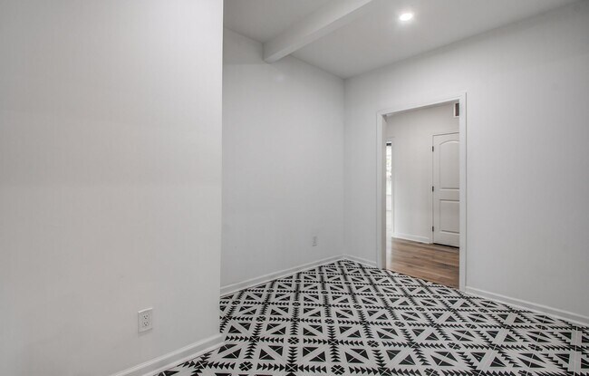 Building Photo - Elegant Midtown Memphis Single-Family Home...