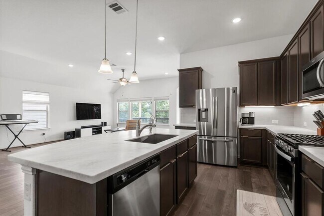 Building Photo - 404 Red Matador Ln