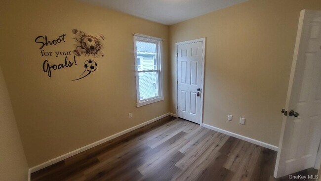 Building Photo - 19 Hoffman Ave