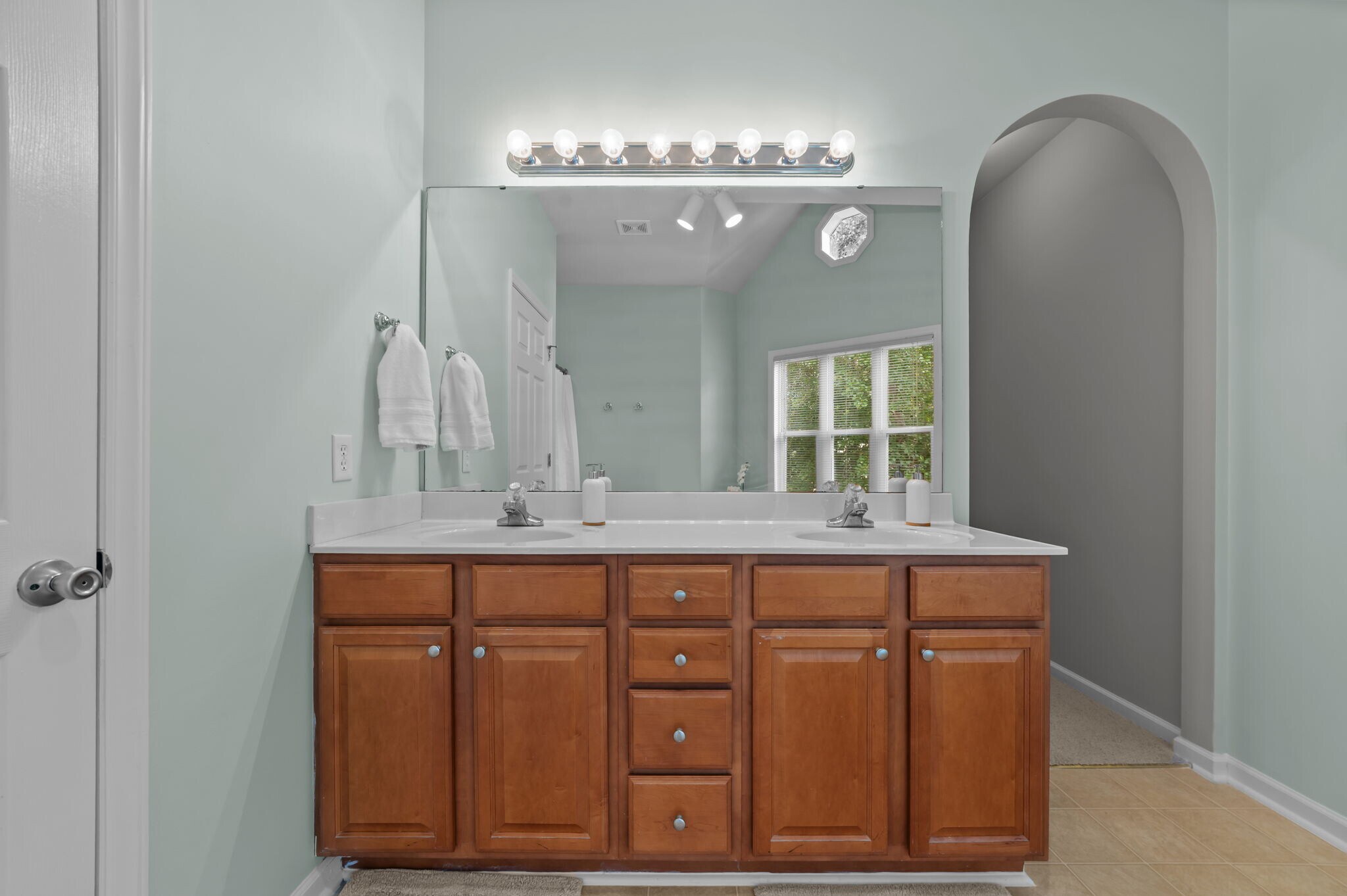 Building Photo - 1121 Turtle Creek Rd