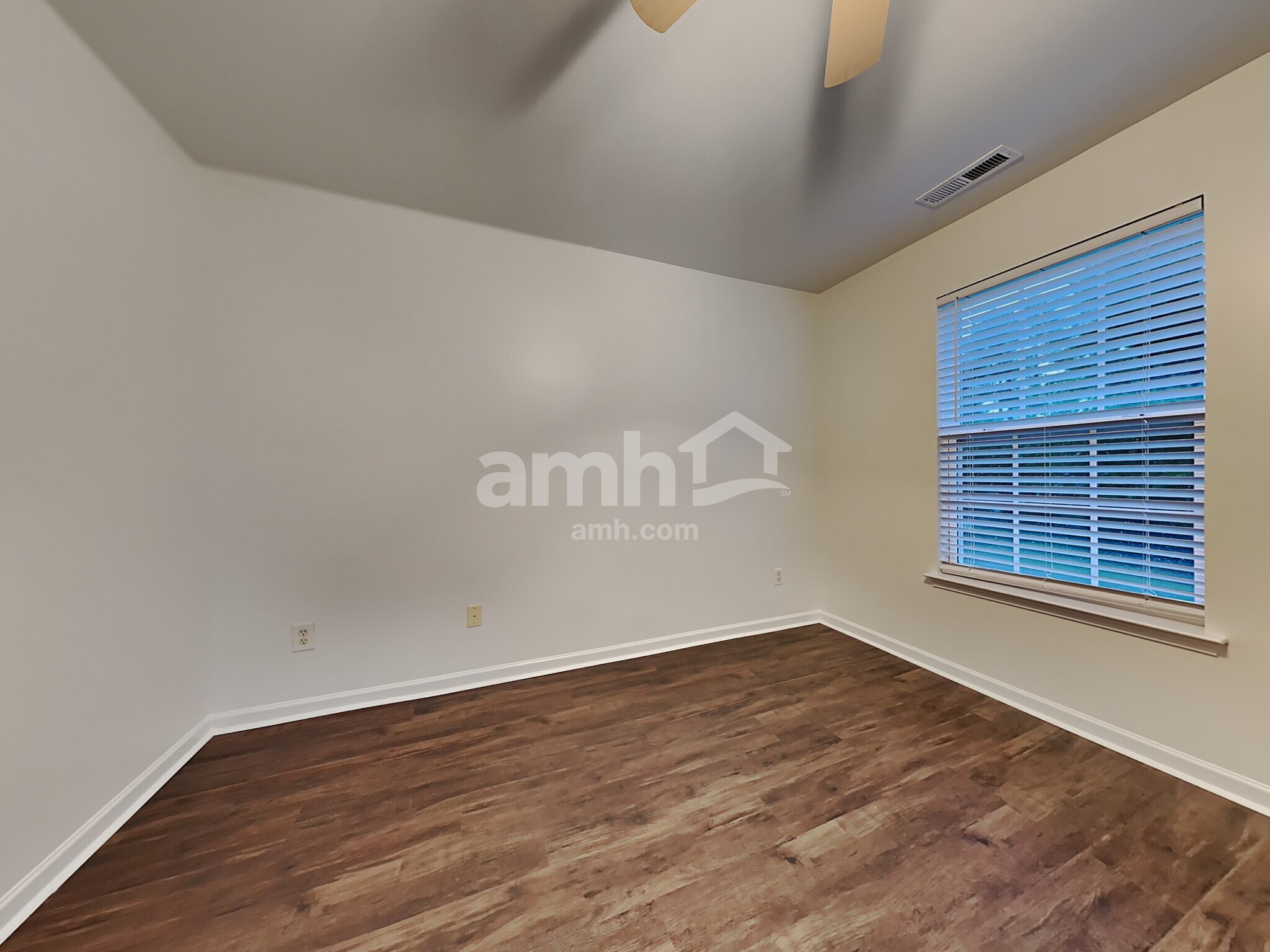 Building Photo - 8970 N Red Maple Cir