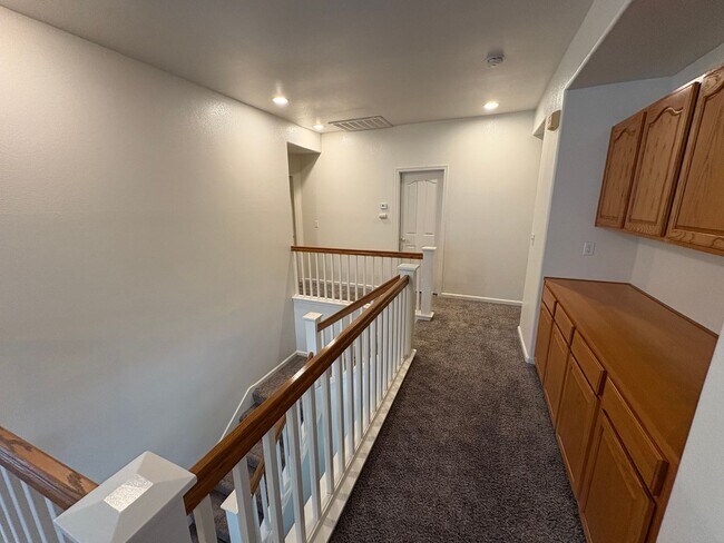 Building Photo - Spectacular home available now in a great neighborhood!