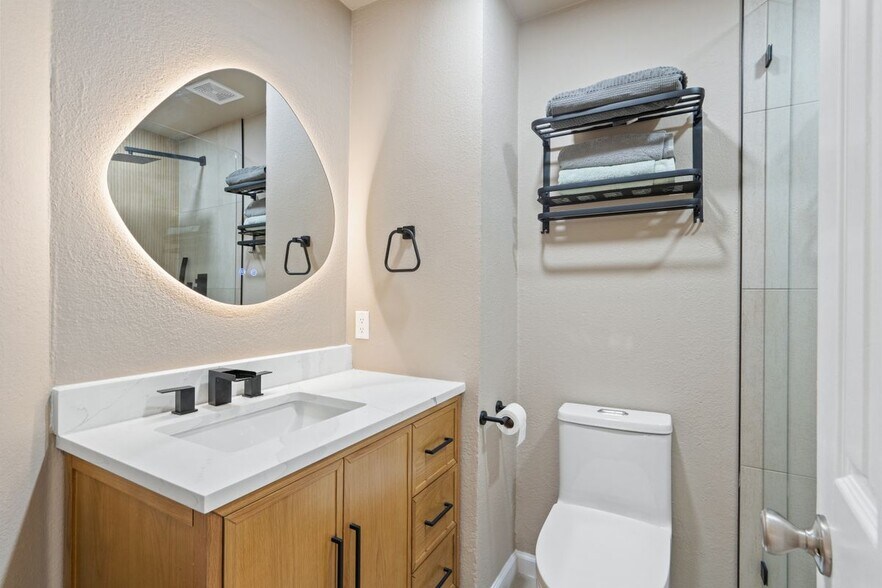 Building Photo - 1339 Barclay Dr