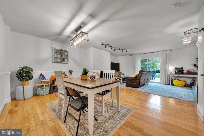 Building Photo - 301 Cherokee Cir