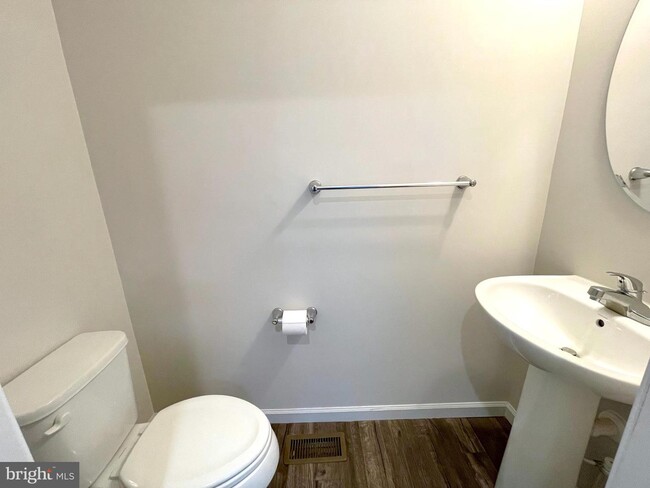 Building Photo - 46350 Sandbar Ln