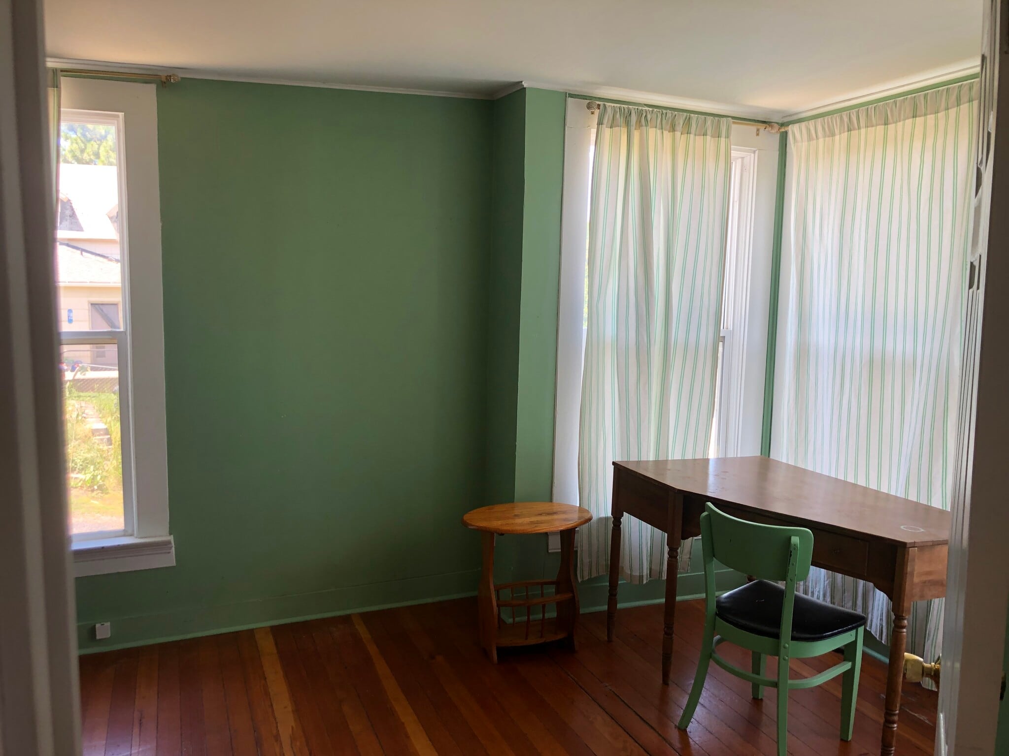 Master bedroom - 220 SE Pioneer St